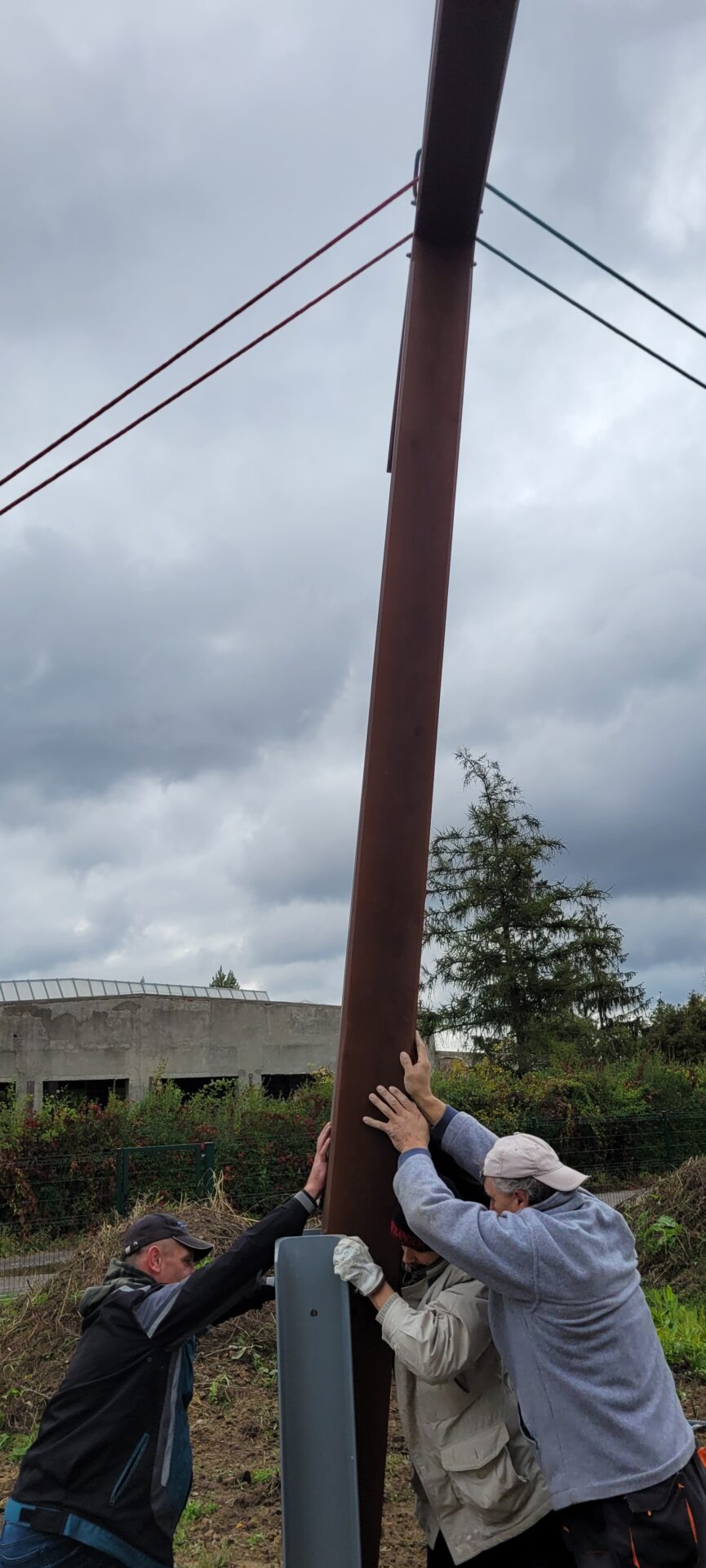 Wykonanie krzyża lipiec – październik 2022 r.